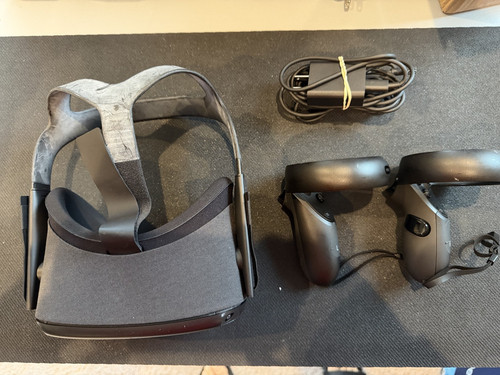 Oculus quest headset 1st - oculus, vr