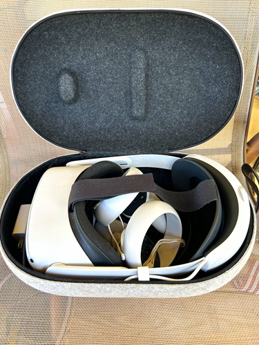 Oculus quest headset - oculus, vr